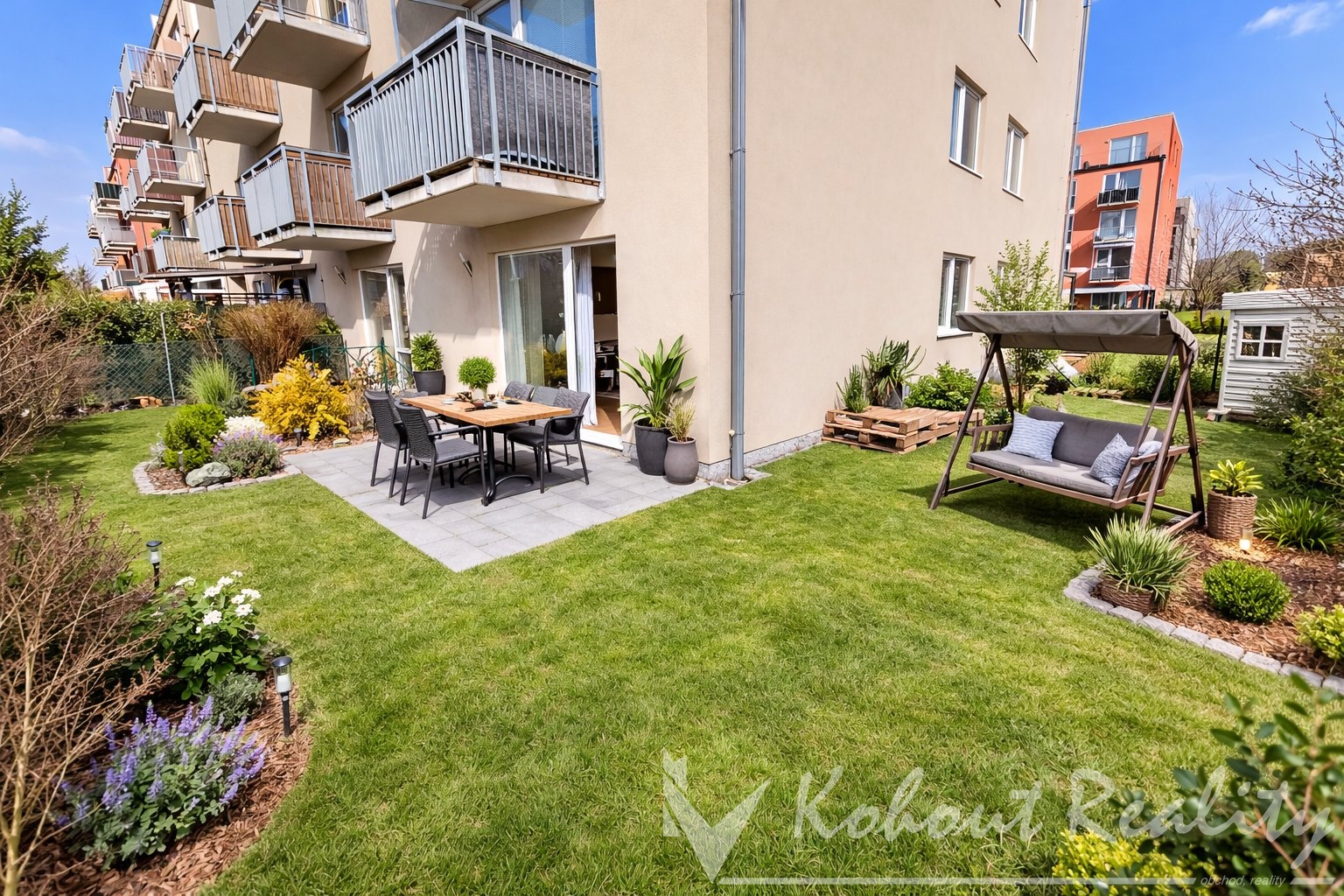 Prodej rohového bytu OV 2+kk, 45 m2 + soukromá zahrada 102 m2 + garážové stání, Chýně, ulice Žitná